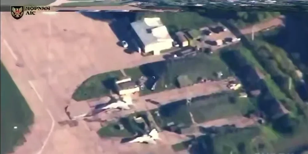 Кадри з відео Генерального штабу ЗСУ: ураження МіГ-29 та «Панцир-С1» на аеродромі «Халіно» у Курській області
