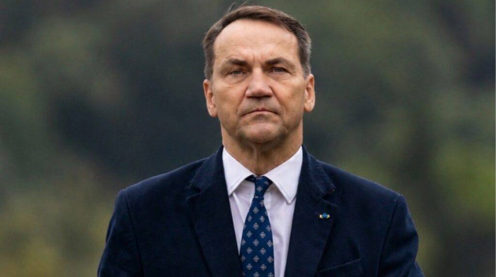 Сікорський попередив про можливу провокацію РФ з українськими дронами проти НАТО