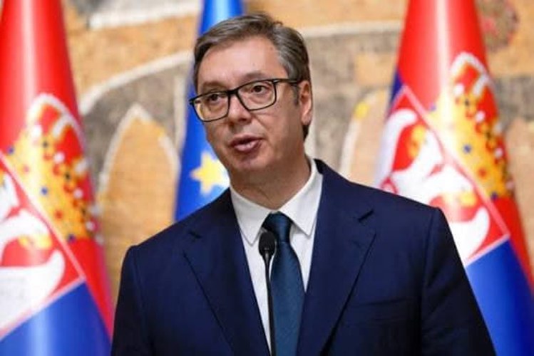 Президент Сербії Александар Вучич під час спілкування із сербськими журналістами після саміту в Києві