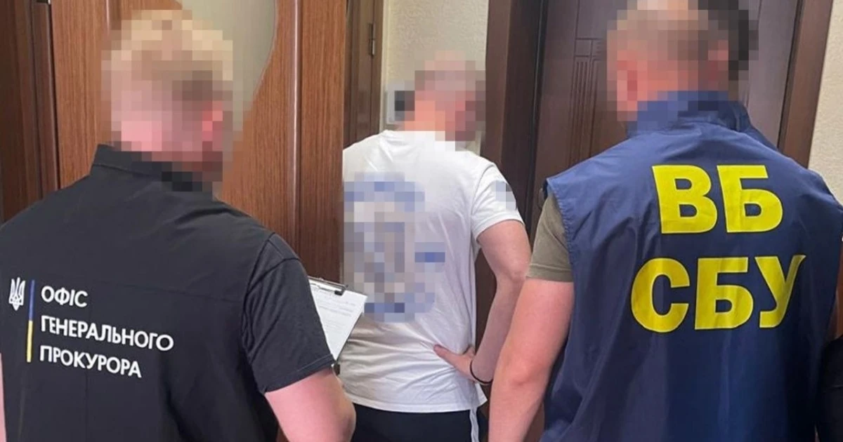 Робоче місце та вилучені гроші під час обшуків у заступника голови Хмельницької обласної військової адміністрації
