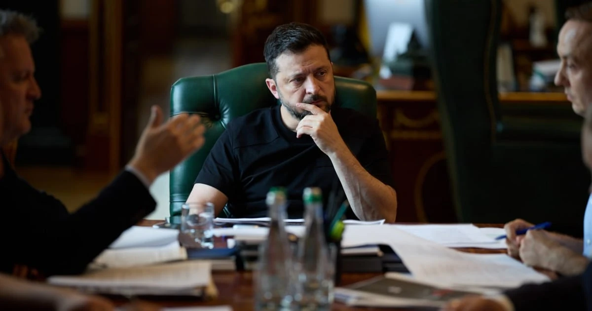 Володимир Зеленський під час координаційної наради щодо санкцій
