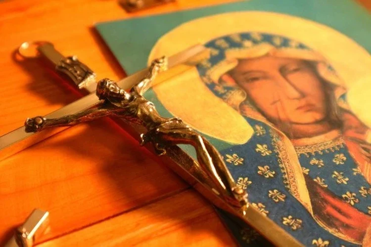 Ікона Воздвиження Хреста Господнього та святкові листівки з привітаннями