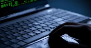 CERT-UA: кластер UAC-0277 атакує через фейкові Cloudflare-перевірки на зламаних сайтах